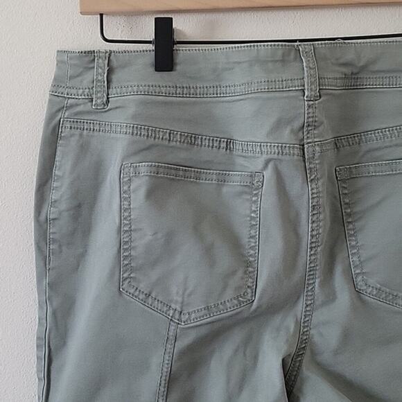 Chico's Utility Green Brooke Seamed Regular Slim Leg Twill Pants Size 8 - Picture 5 of 7